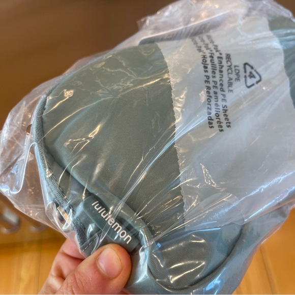 NWT Everywhere Belt Bag 1L Tide Water Teal - Lululemon , brand new, regular size - Picture 8 of 16